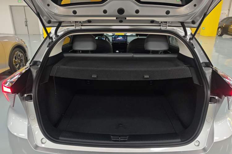 Used MG 4 EV 2023 415 km Range Sea-Faring Champion Edition Trunk