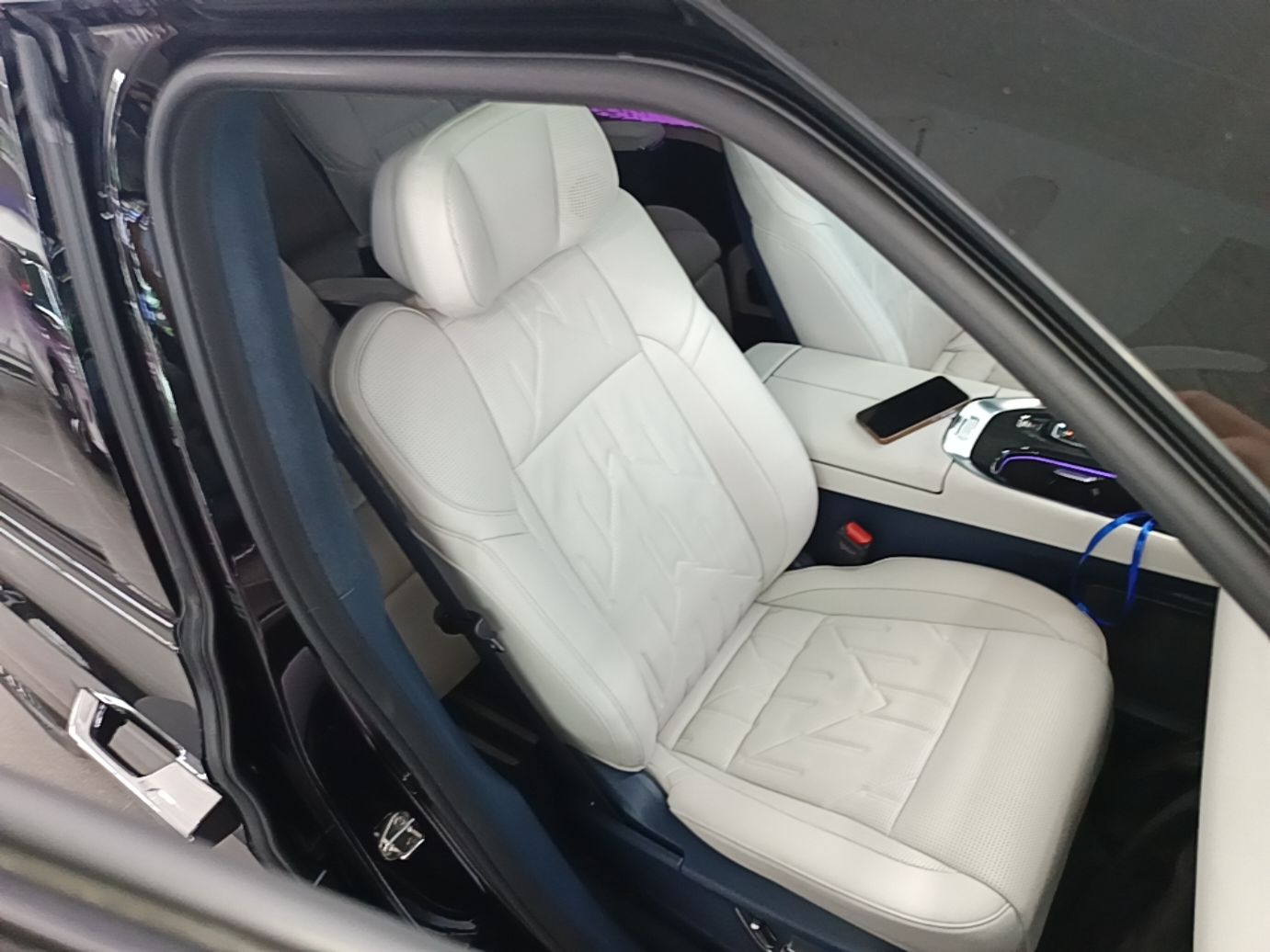 Zeekr 009 2024 7-Seater Walk-Through Version Four-Wheel Drive 108 kWh — снимка 19
