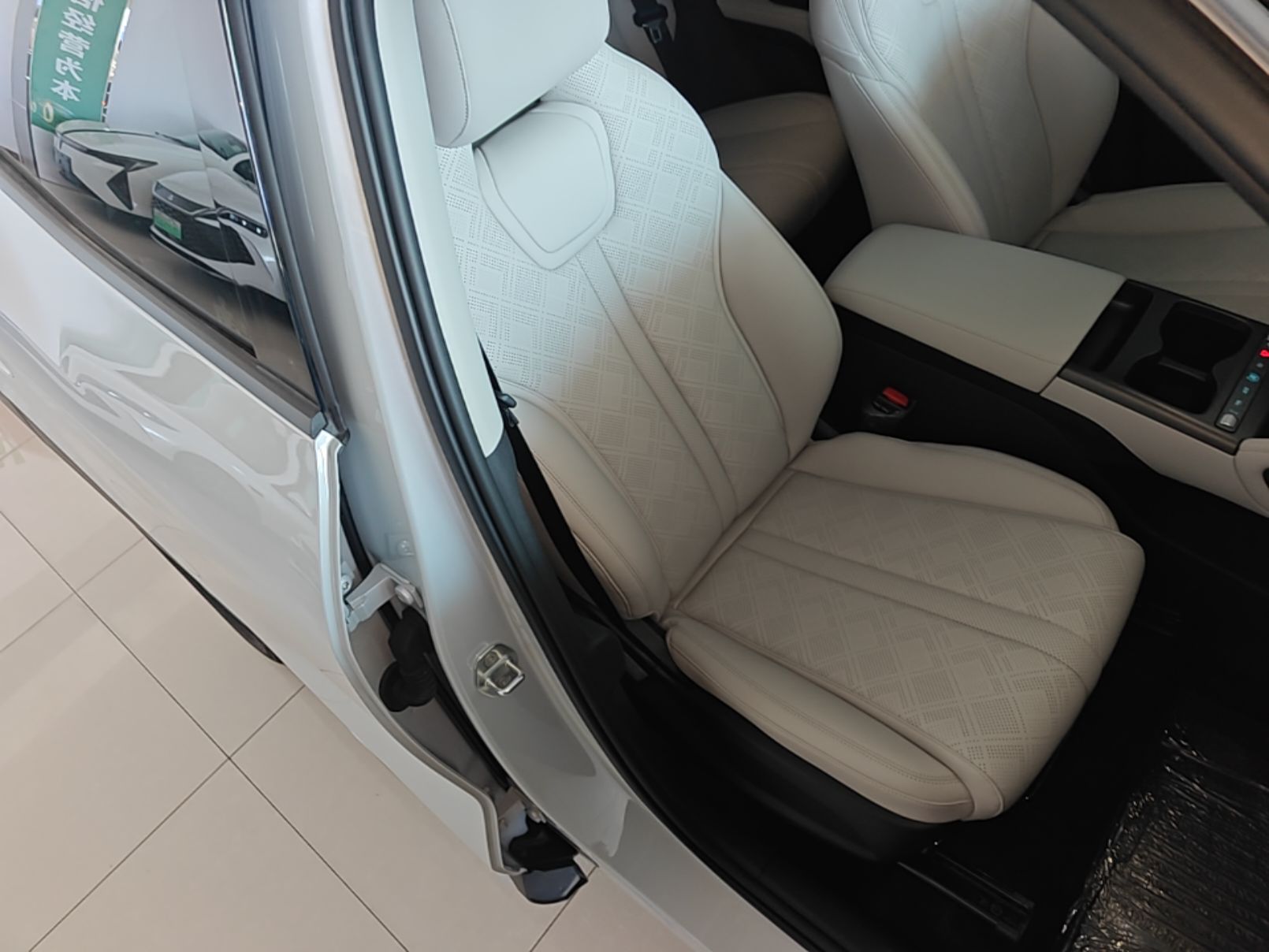 BYD Yuan UP 2025 Model 301KM Leading Version — снимка 19