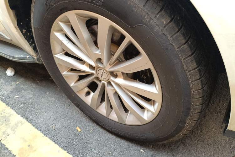 Used Zotye SR9 2017 2.0T Automatic Ultimate Road Edition Right Front Wheel Hub