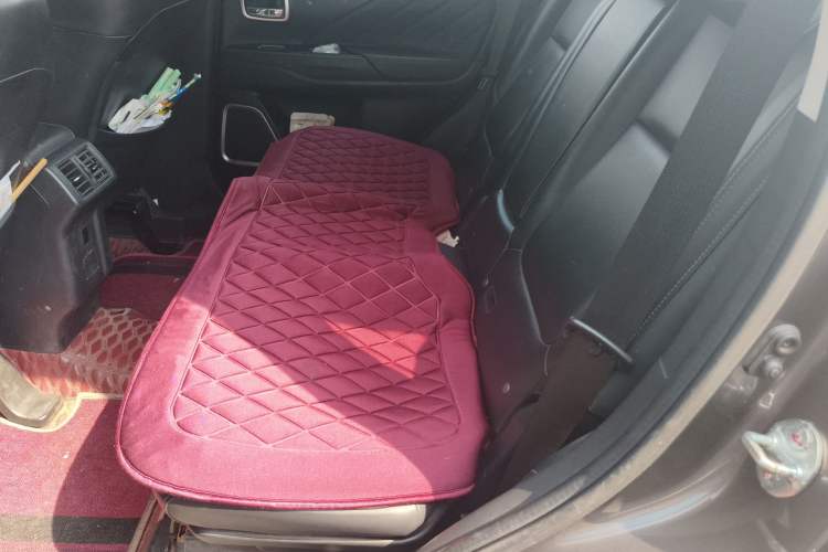 Used Mitsubishi Outlander 2019 2.0L Two-Wheel Drive Comfort Edition 5 Seats China VI Standard Left Rear Seat