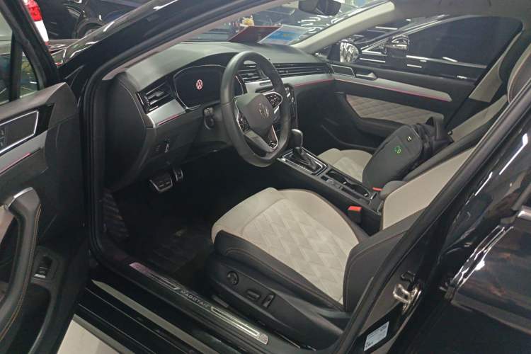 Used Volkswagen Magotan 2023 2 Million Units Commemorative Edition 330TSI DSG Luxury Version
