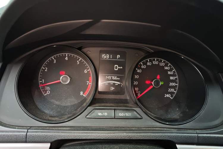 Used Volkswagen Lavida 2015 1.6L Automatic Fashion Edition Instrument Cluster