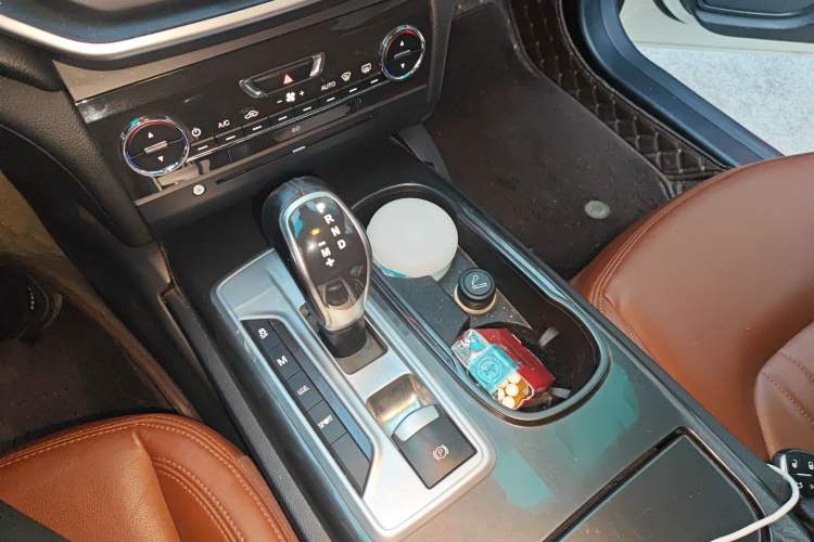 Used Maserati Ghibli 2014 3.0T Standard Edition Gear Lever