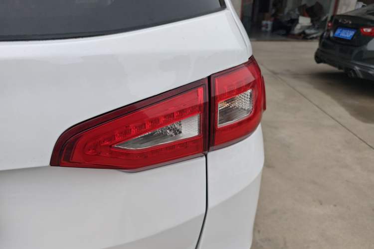 Used Haima V70 2016 2.0L Manual - Comfort Edition 5 Seats
