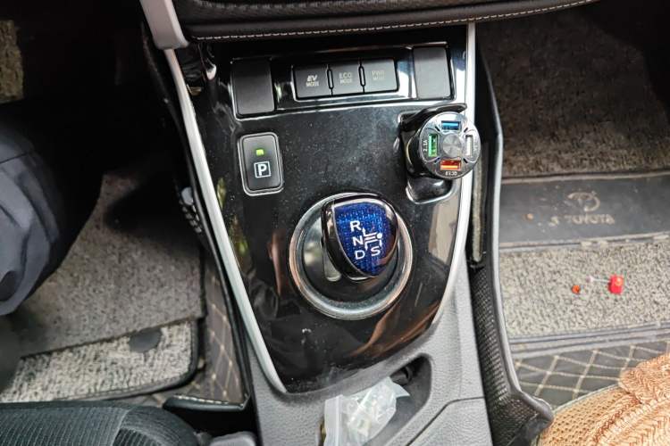 Used Toyota Levin 2017 Revised Dual-Engine 1.8H GS E-CVT Elite Sunroof Version China V Standard Gear Lever