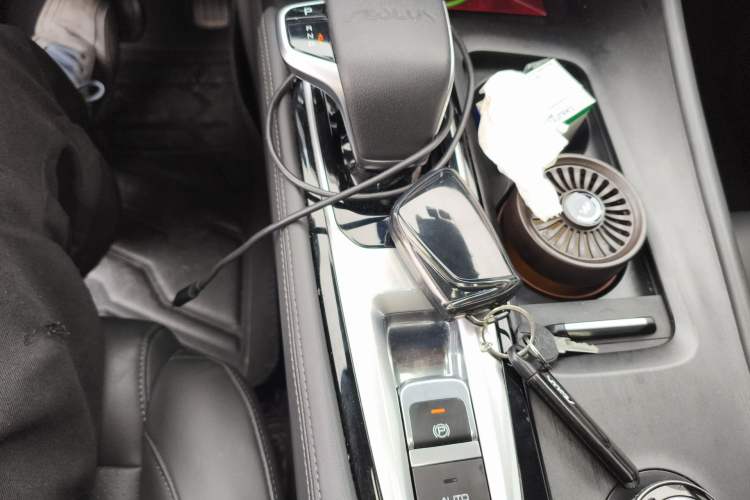 Used Dongfeng Aeolus Huge 2022 Mach Dual-Motor 1.5T MHD Dare-to-Dream Edition Gear Lever