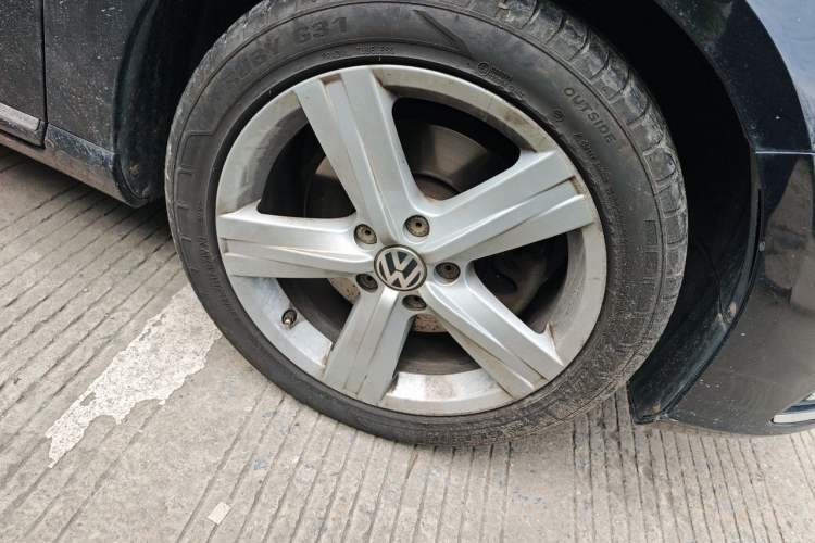 Used Volkswagen Magotan 2015 1.8TSI Prestige Model Right Front Wheel Hub