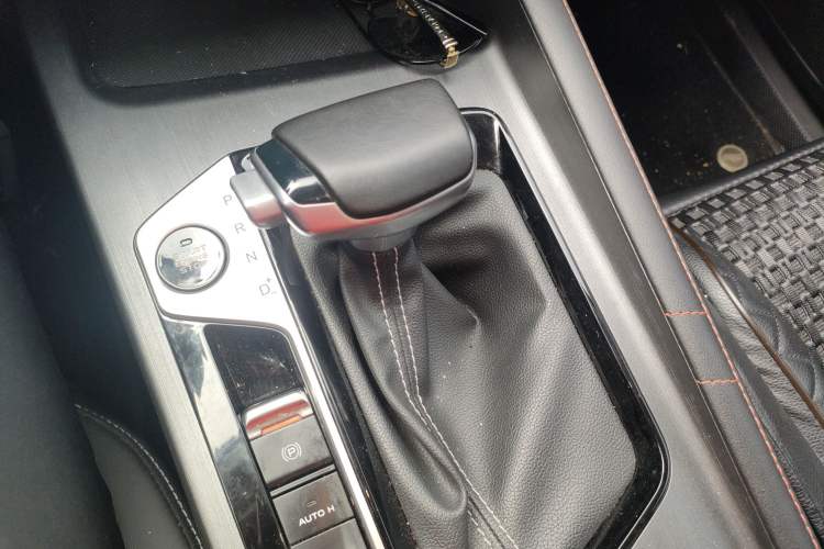 Used CHANGAN OSHAN X7 PLUS 2022 1.5T Blue Whale Edition Automatic Prestige Version Gear Lever