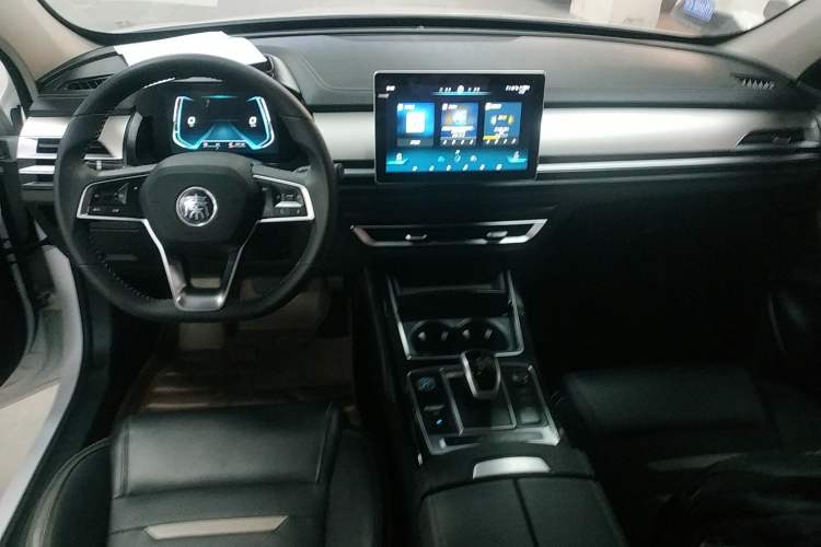 Used BYD Qin Pro New Energy 2019 DM Super Edition 1.5TI Automatic Smart Connect X-Trail Model China VI Standard Center Console