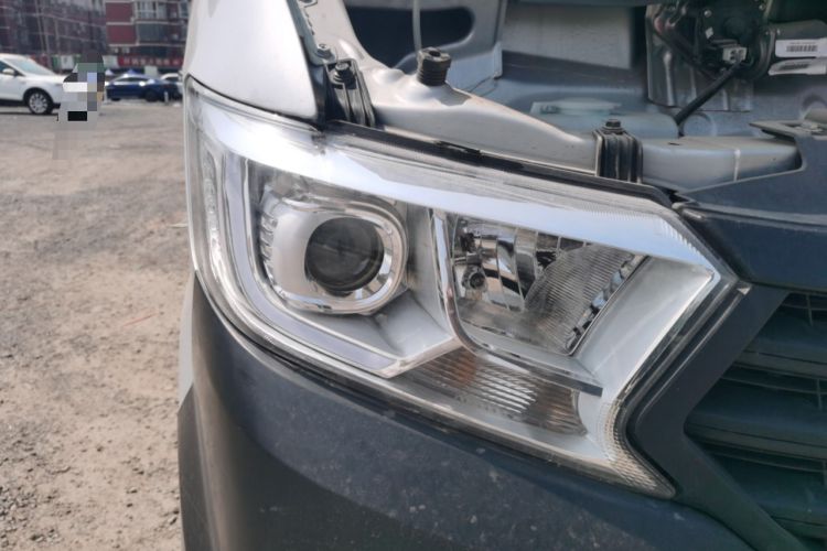 Used CHANGAN KUAYUE Xing V3 2023 1.5L Gasoline Standard Model 5-Seater Passenger Vehicle Right Front Headlight