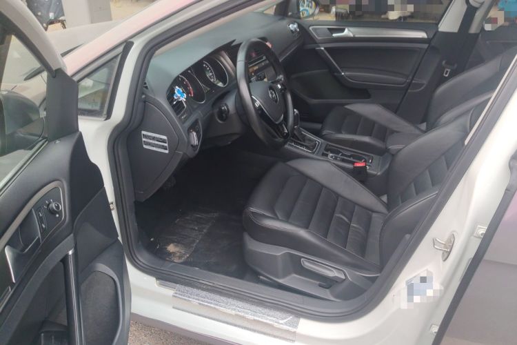 Used Volkswagen Golf 2016 230TSI Automatic Luxury Version
