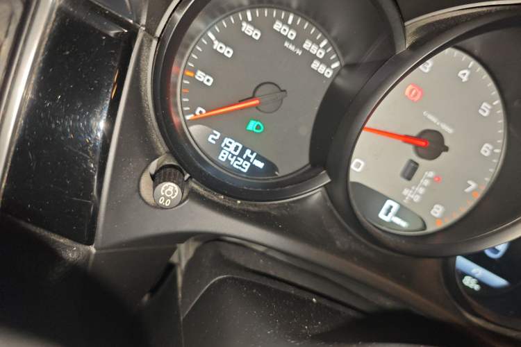 Used Porsche Macan 2014 Macan S 3.0T Odometer Close Up