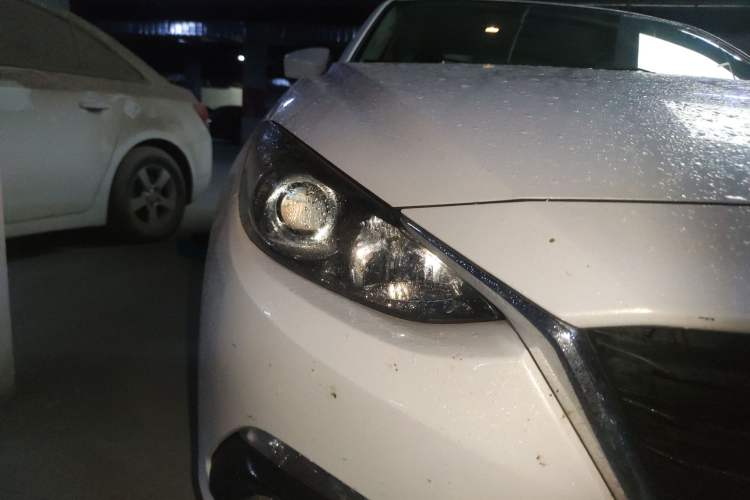 Used Mazda Mazda 3 Axela 2016 Sedan 1.5L Manual Comfort Model
