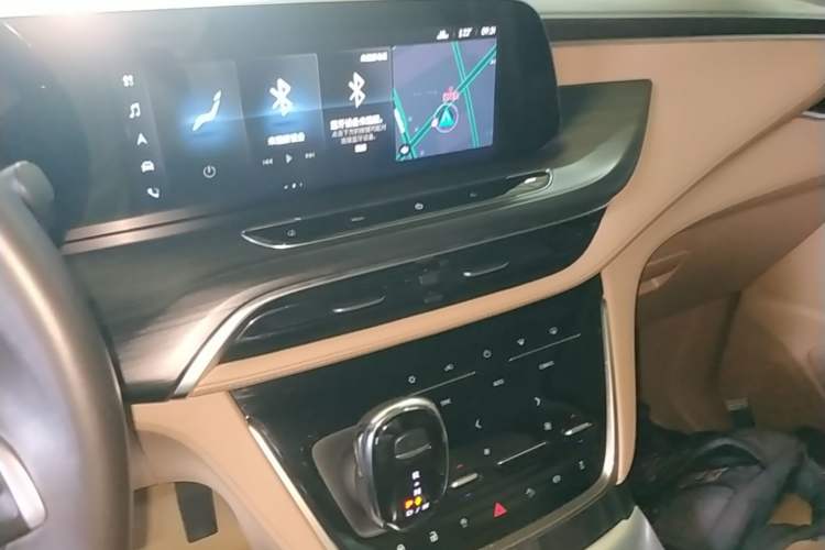 Used Buick GL8 2021 ES Landtrek 653T Luxury Model
