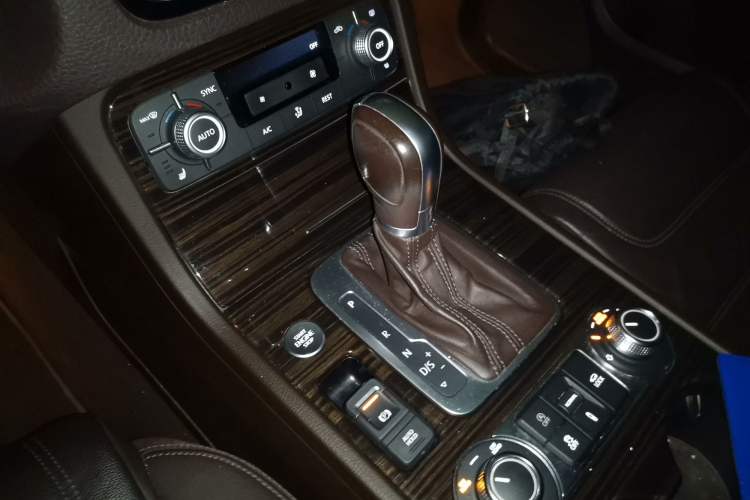 Used Volkswagen Touareg 2016 3.0 TSI Standard Version Gear Lever