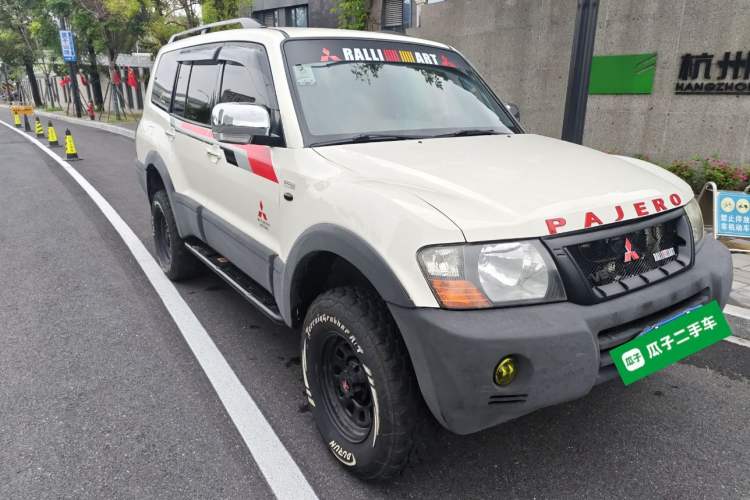 Used Mitsubishi Pajero 2011 V73 3.0L AT GLX
