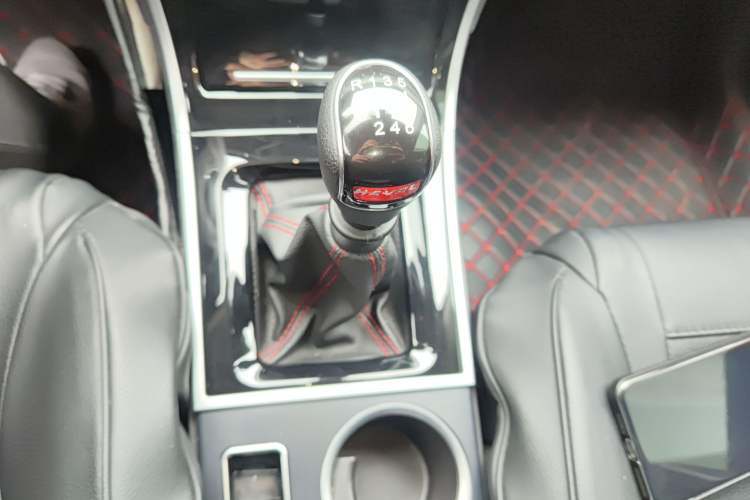 Used Haval H2 2016 Red-Label 1.5T Manual Two-Wheel Drive Luxury Model