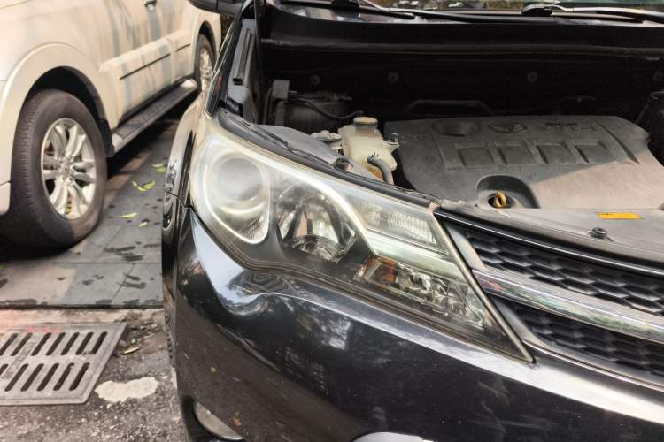 Used Toyota RAV4 2015 2.0L CVT Two-Wheel Drive Fashion Edition