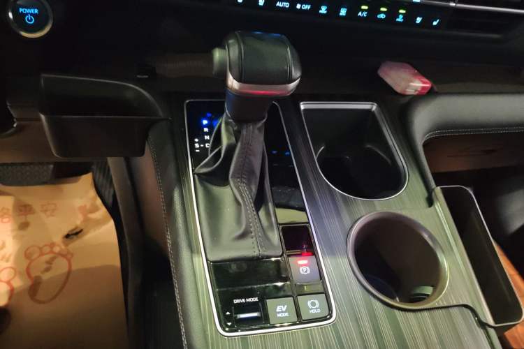 Used Toyota SIENNA 2021 2.5L Hybrid Platinum Edition Gear Lever