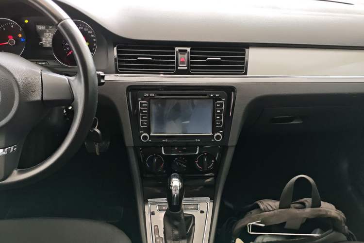 Used Volkswagen Bora 2015 Qihui Edition 1.6L Automatic Fashion Model
