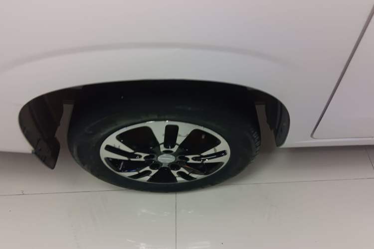 Used Dongfeng Fengon E380 2023 Standard Edition – Comfort Model 7 Seats
