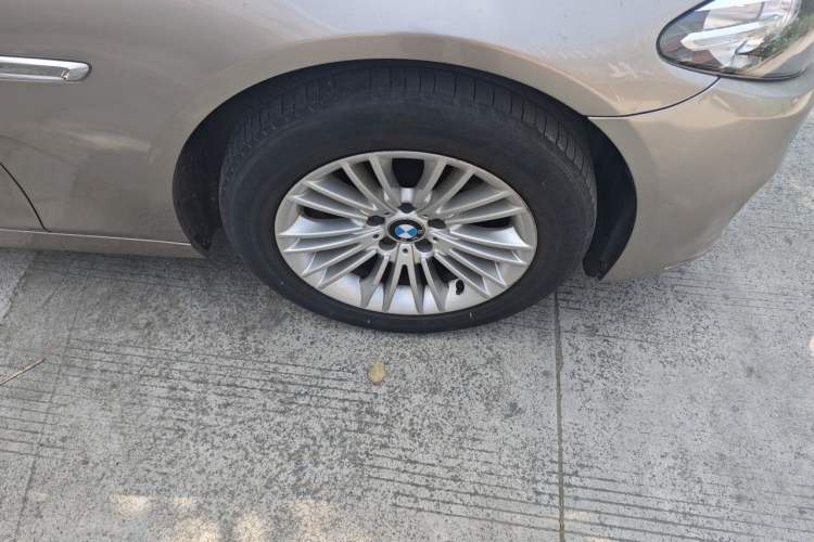Used BMW 5 Series 2014 525Li Leading Model
