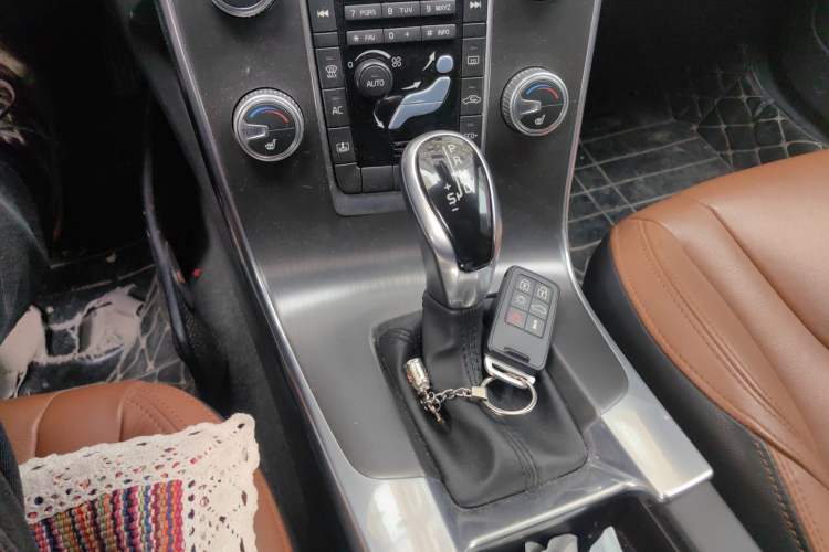 Used Volvo S60 2016 S60L T5 Intelligent Drive Edition Gear Lever