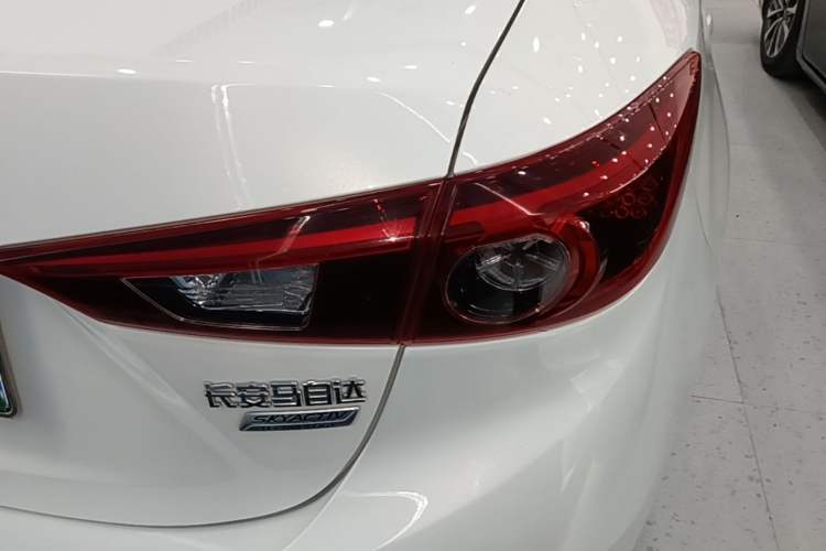 Used Mazda 3 Axela 2017 Sedan 1.5L Automatic Luxury Model Emission Standard China V