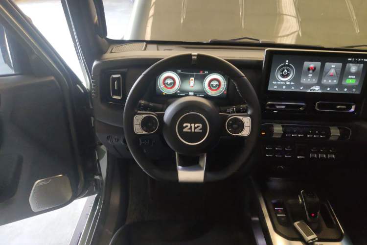 Used 212 T01 2024 2.0T Mechanic