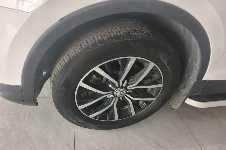 Used Volkswagen Tiguan L 2017 330TSI Automatic Two-Wheel Drive Luxury Edition
