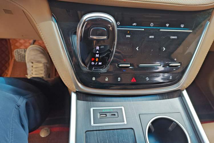 Used Buick GL8 2020 ES Land Cruiser 653T Luxury Edition Gear Lever