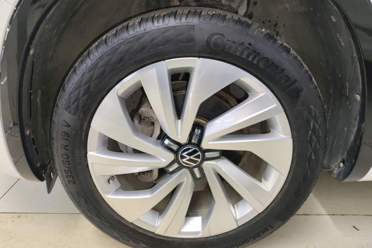 Used Volkswagen Tayron X 2020 330TSI Two-Wheel Drive Luxury Smart Connectivity Version Left Front Wheel Hub