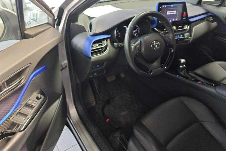 Used Toyota IZOA 2018 2.0L Yichi Version China VI Standard