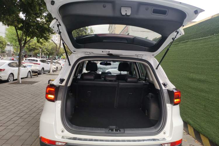 Used CHANGAN CS75 2018 280T Automatic Smart Edition China V-standard Trunk