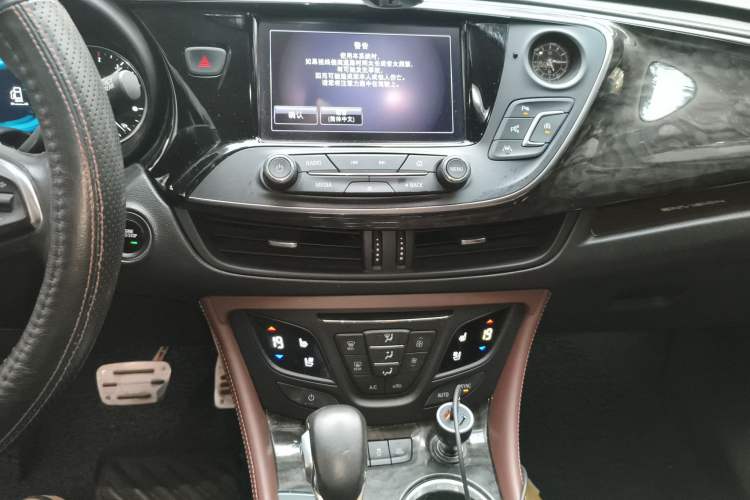 Used Buick Envision 2014 28T All-Wheel-Drive Versatile Sports Flagship Edition Audio And AC Panel