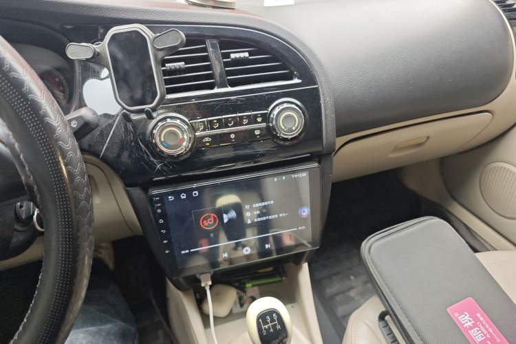 Used Soueast V3 Lingyue 2012 Revised Version 1.5L Manual Luxury Edition