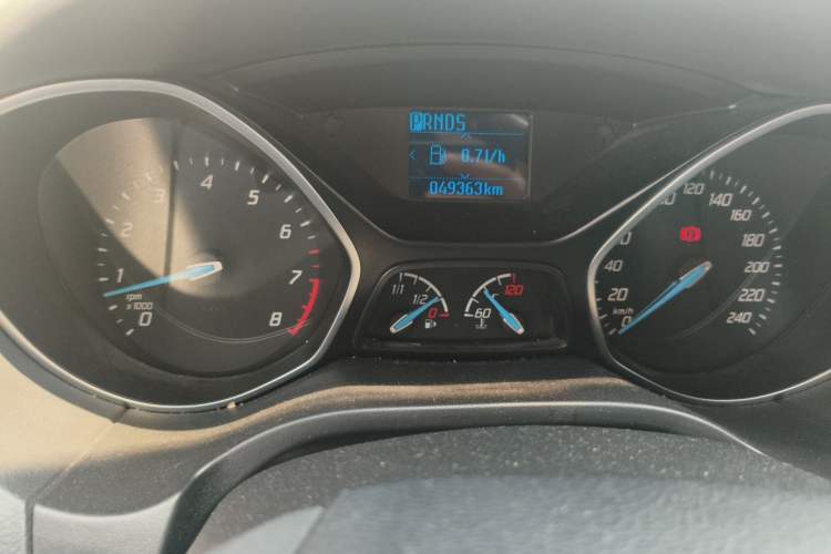 Used Ford Focus 2012 Sedan 1.6L Automatic Fashion Edition
