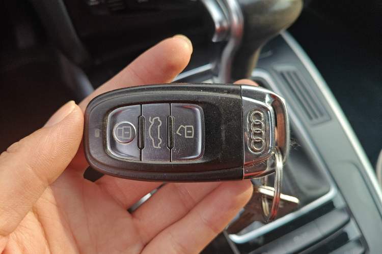 Used Audi A4L 2013 35 TFSI Automatic Standard Model Vehicle Key