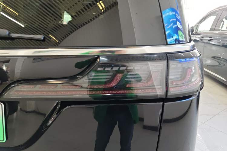 Used VOYAH Dream 2024 PHEV Extended-Range Premium Edition Exterior 3