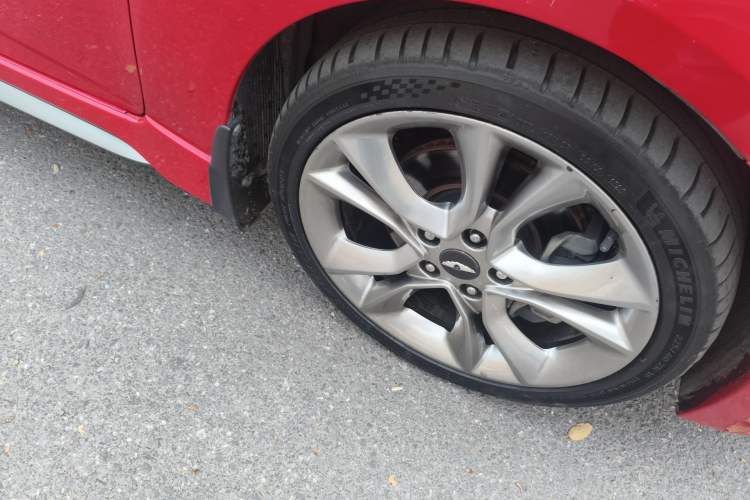 Used Hyundai Veloster 2015 1.6T Automatic Luxury Edition Right Front Wheel Hub