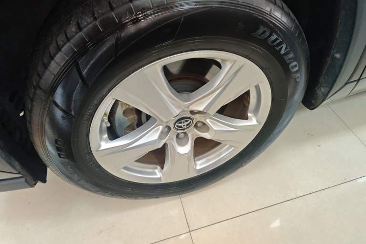 Used Toyota Highlander 2023 2.5L Smart Electric Hybrid Dual-Drive Elite Version 7 Seats Left Front Wheel Hub