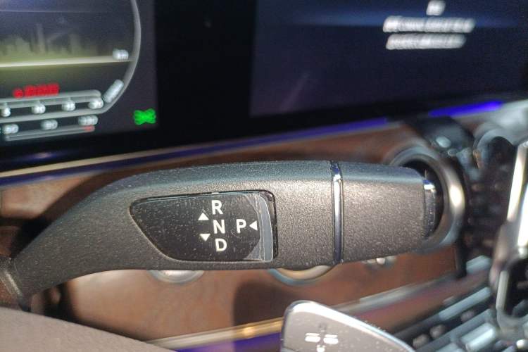 Used Mercedes-Benz E-Class 2016 E 300 L Stylish Model Gear Lever