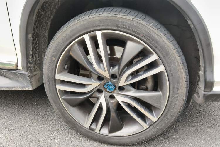 Used BYD Tang New Energy 2017 2.0T All-Wheel Drive Hyatt Model Right Front Wheel Hub