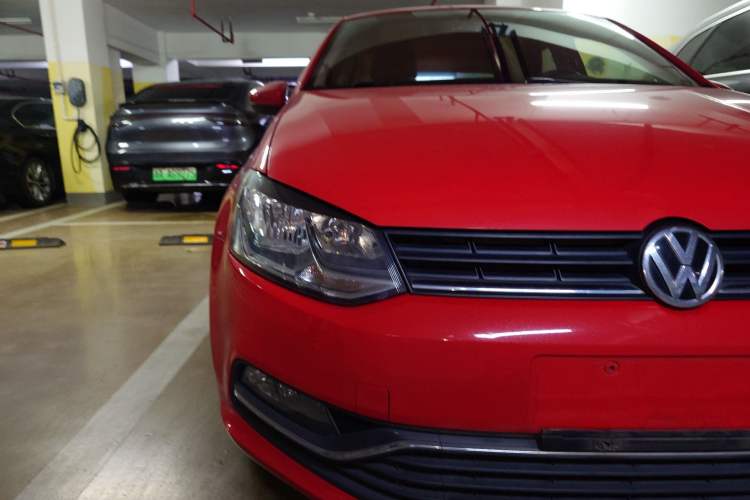 Used Volkswagen Polo 2016 1.6L Automatic Comfort Model Right Front Headlight