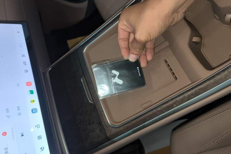 Used ONVO Luxeed L90 2025 Model—Ultra Six-Seater Version