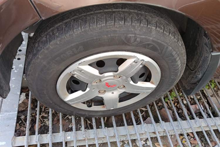 Used Wuling Hongguang 2018 1.5L Classic S Base Model Left Front Wheel Hub