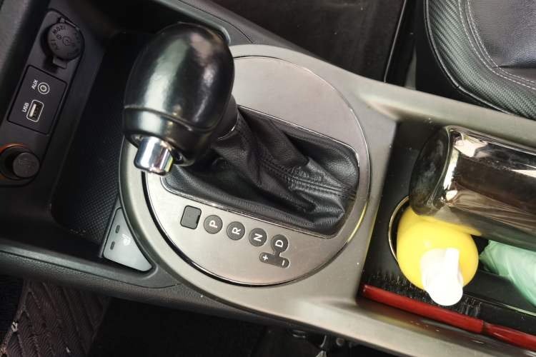 Used Kia Sportage R 2016 2.0L Automatic Two-Wheel Drive DLX Gear Lever