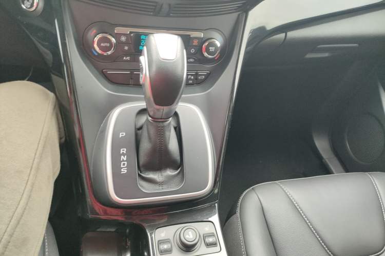 Used Ford Kuga 2015 2.0L GTDi Four-Wheel-Drive Sport Model
