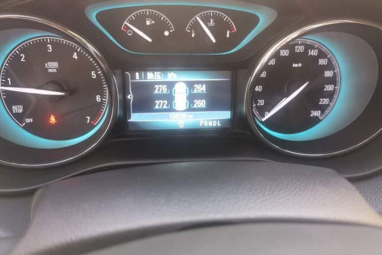 Used Buick Envision 2015 20T Two-Wheel-Drive Elite Model Odometer Close Up